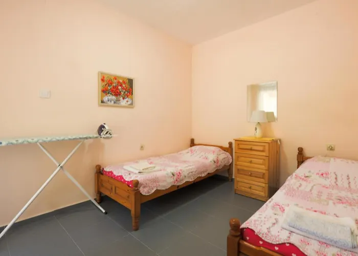 бяла къща Равда