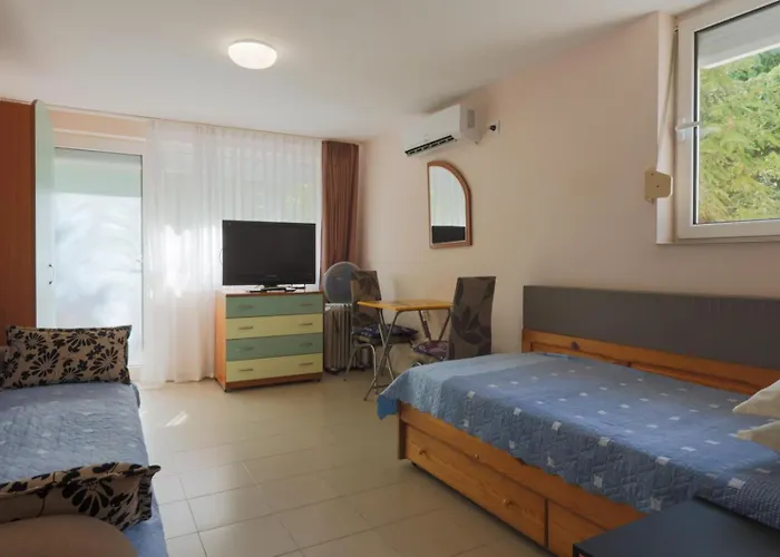 бяла къща Равда