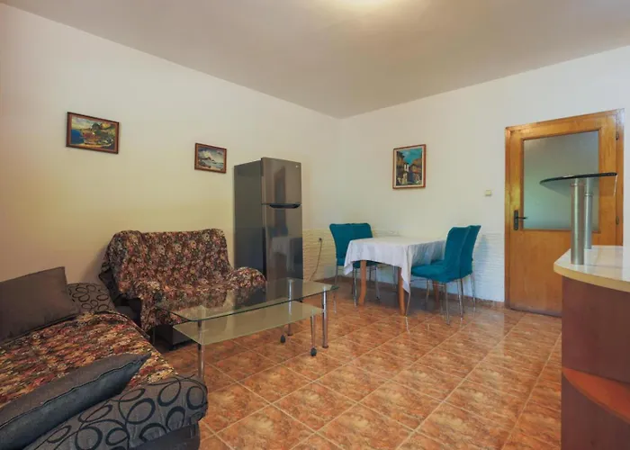 бяла къща Равда